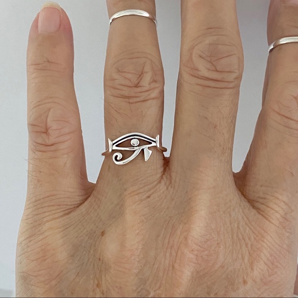 Sterling Silver Little Ra Eye Ring, Evil Eyes, Eyebrows, Silver Rings, Eyelashes - Picture 3 of 12